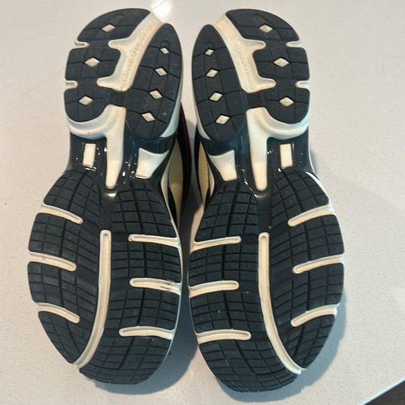 Reebok RBK Premier Trainers. Excellent condition- worn twice! - Picture 8 of 10